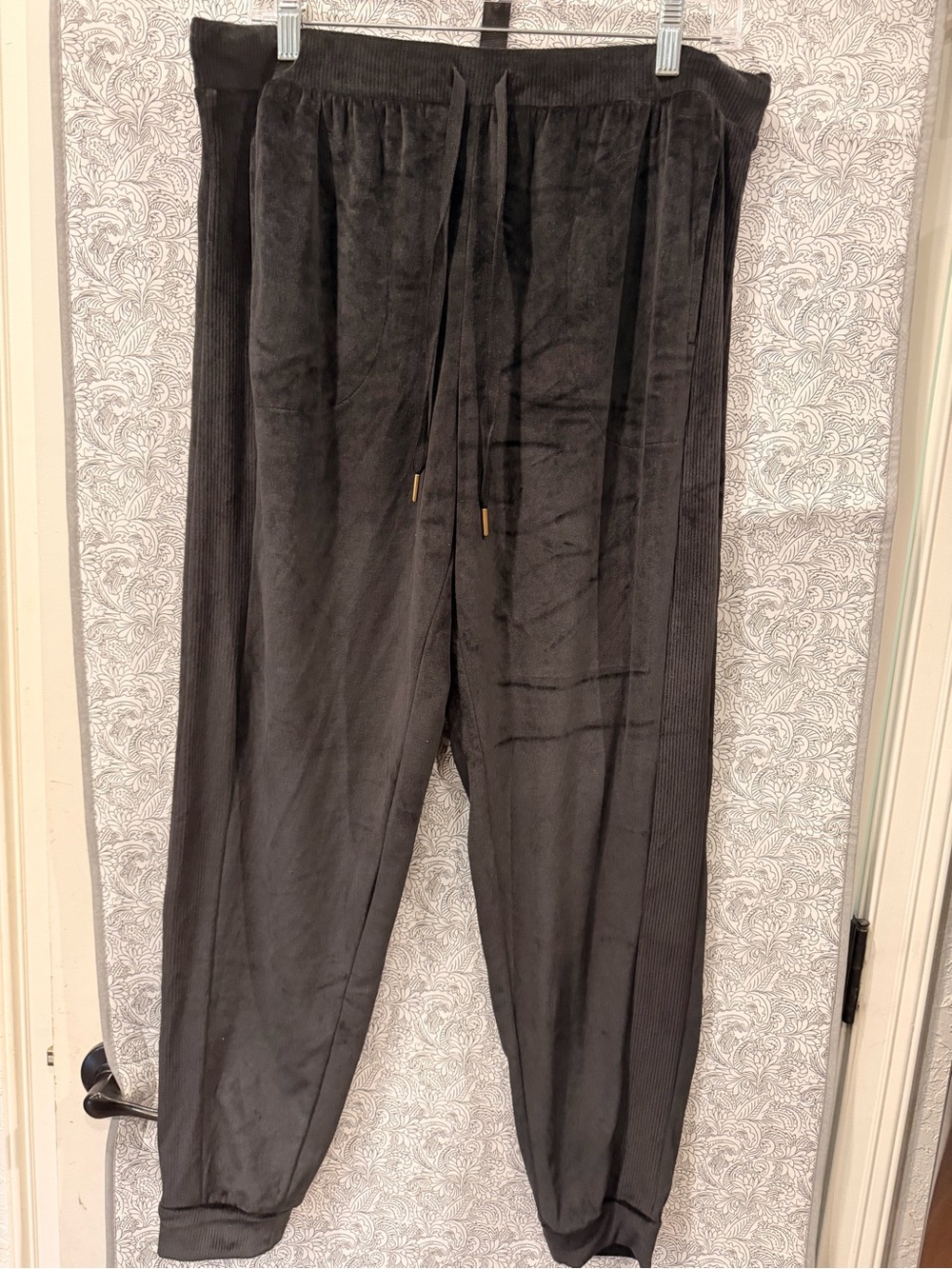 sofia by sofia vergara Black Velour Drawstring Jogger Leggings
